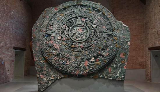 阿兹特克日晷。“难以置信的遗迹珍宝”展览现场