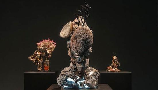 “难以置信的遗迹珍宝”展览现场。供图：达明·赫斯特与科学有限公司