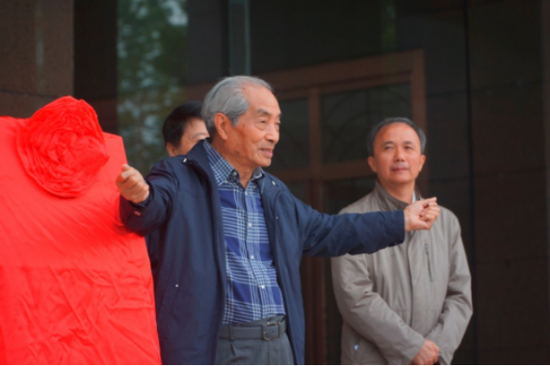 上海市文史研究馆馆员、书画研究社社长汪观清讲话