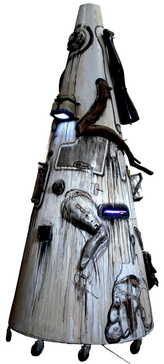 席华装置作品《巴别塔》高310cm　　2010年