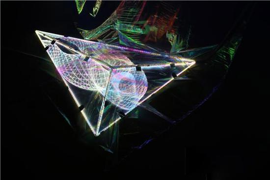 徐子薇 《Madlab 2》 150x70x10cm 综合材料 2016