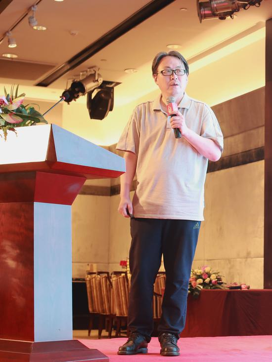 “西安美术学院美术史论系教授赵农在国匠荣耀·第二届手工艺创新盛会上发表演讲。”