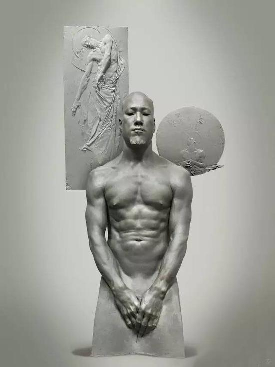 艺术家李遂雕塑作品巜入际》