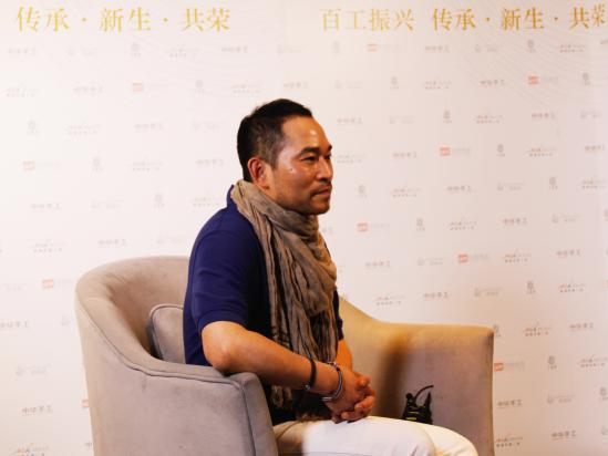 贾勇紫丁香品牌总设计师，浙江天合雨具设计有限公司总经理