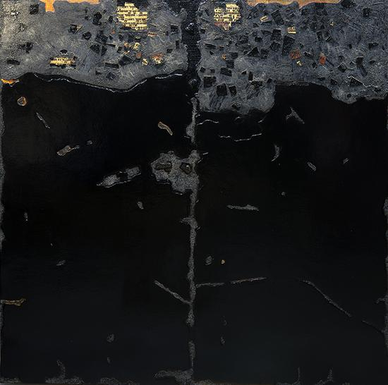 《遗落的时光·2》，180 x 180cm，材料：大漆、金属箔、麻布，2016年