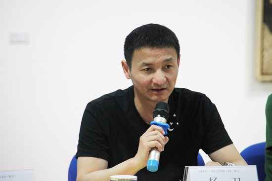批评家杨卫