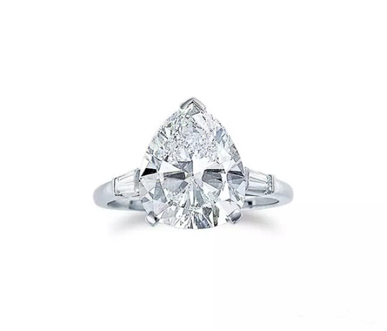 Lot.2080 &nbsp;5.01克拉 梨形 F色VS1净度 钻石 配 钻石 戒指 DIAMOND RING 成交价：RMB &nbsp;1，265，000 &nbsp;