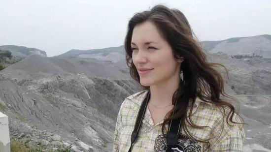 首次参与行为艺术的俄罗斯艺术家明丽雅