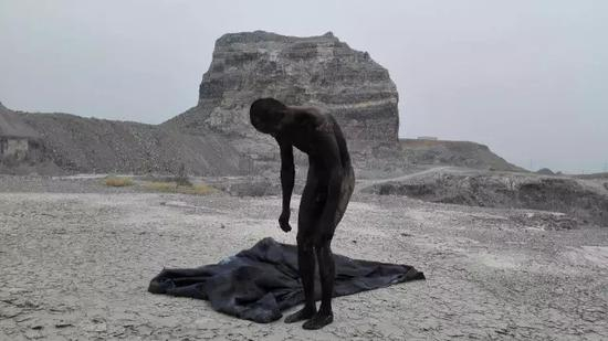 《我看见了黑》吴以强作品