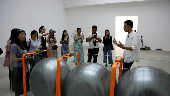 王恩来现场介绍作品