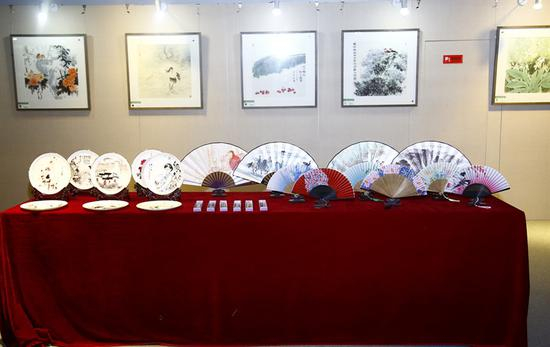 现场摆放的文创产品