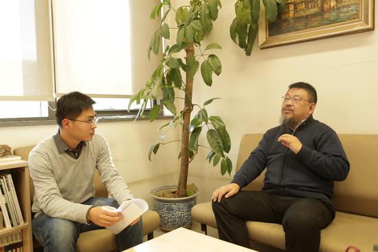 方晓风教授接受采访中
