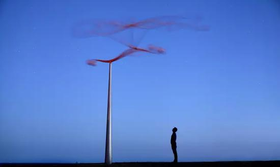 Phil Price， snake， Sculpture by the Sea， Bondi 2013。 Photo William Patino
