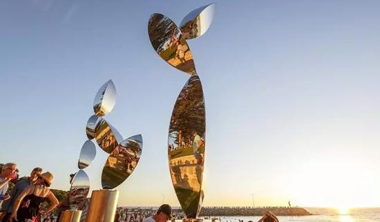 Tsutomu Matsunaga， Beginning of Landscape， Sculpture by the Sea， Cottesloe 2017。 Photo Richard Watson