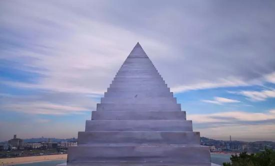 David McCracken， diminish and ascend， Sculpture by the Sea， Bondi 2013。 Photo William Patino