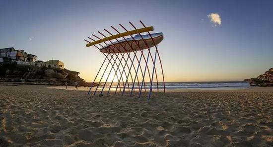 Zhou Tengxiao， Wave Wall， Sculpture by the Sea， Bondi 2016。 Photo Jessica Wyld