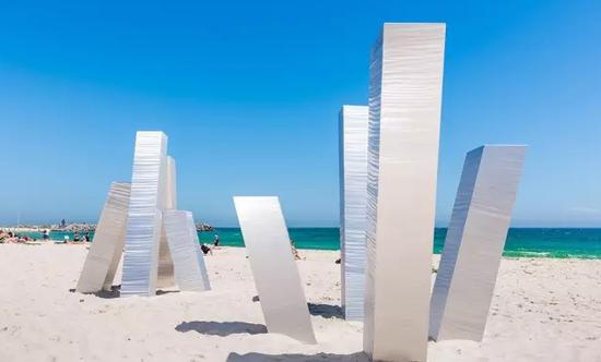 Aliesha Mafrici， Statis III， Sculpture by the Sea， Cottesloe 2017。 Photo Richard Watson
