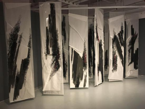 朱伟 《丝缘图》 绢丝织物、丝纤维、综合材料 2017