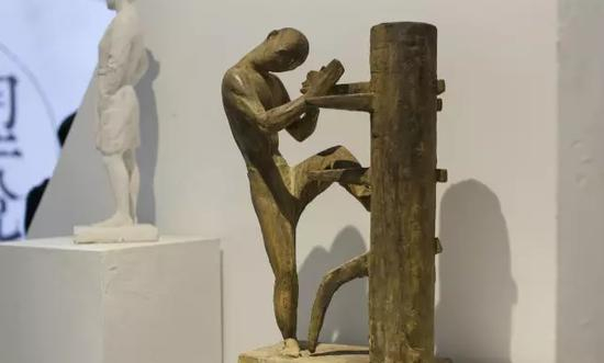 何细华 《木人桩》 树脂着色