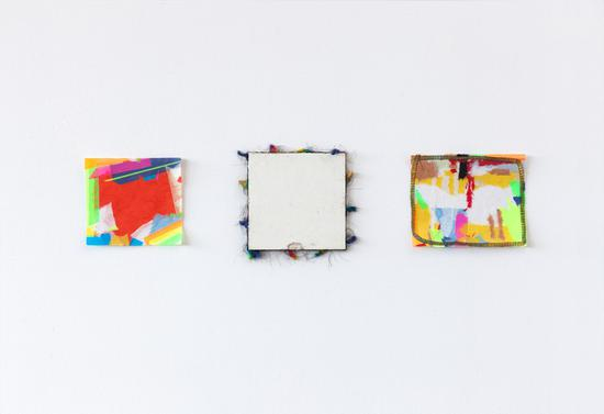 　　Anja Garg 厨房餐桌网络 I kitchentable networkI 三联作：纸本15.5 x 14 cm，瓷砖、纸、毛线18 x 15 cm 2017