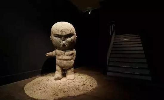 童子　黏土、木材、麻绳　2012