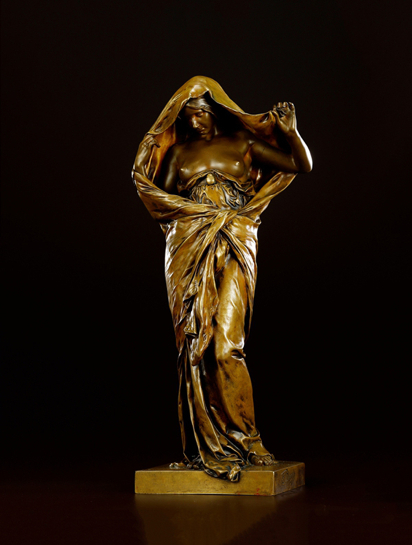 　　2017西泠春拍 路易-埃尔奈斯-巴里亚斯 自然在科学面前揭开面纱 年代：法国 约1899 年 材质：纯铜 高：43.6cm 宽：10.5cm 底座长：15.2cm 