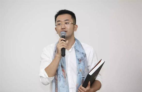 今日美术馆馆长 高鹏