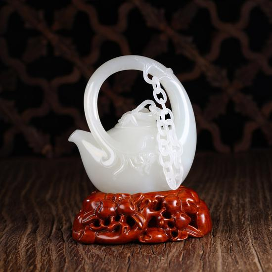 02215王广安 和田玉兰花壶