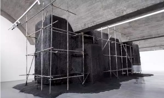 隋建国《引力场》