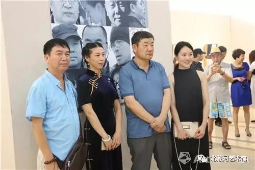 展览现场嘉宾合影