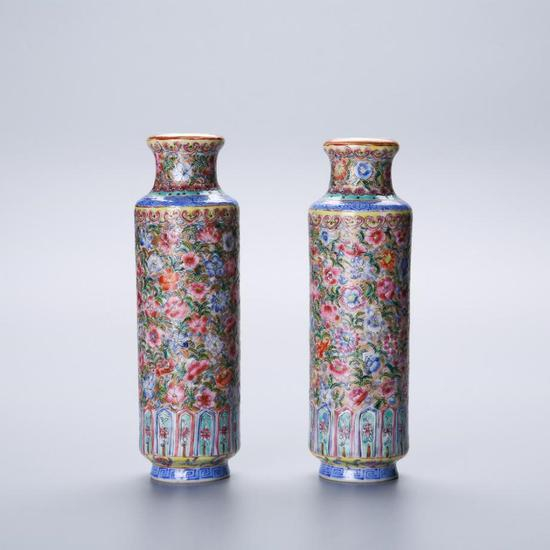 民国百花不露地瓷瓶一对；尺寸：16.5cm；品相：全美品