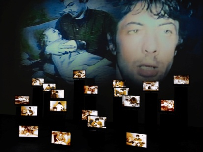 　　非常充实的人生 A very full life 影像装置 Installation with video projection 尺寸可变 1994 第2版