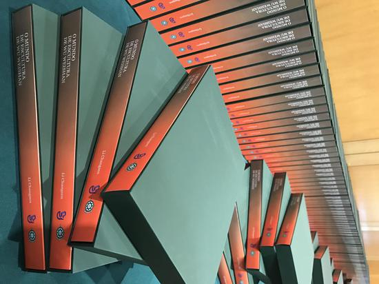 首本葡文版中华文化名人专集《吴为山的雕塑世界》在澳门隆重发行