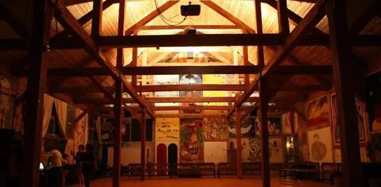 Skowhegan 绘画与雕塑学校（Skowhegan School of Painting and Sculpture）的壁画马厩 图片：courtesy of Skowhegan