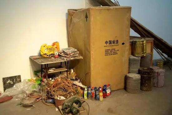 焦兴涛  真实的赝品之一  玻璃钢、铁、铸铜、现成品  尺寸不定   2012