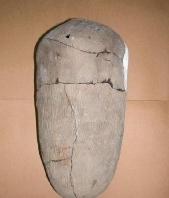 马尔康哈休遗址出土的陶小口尖底瓶