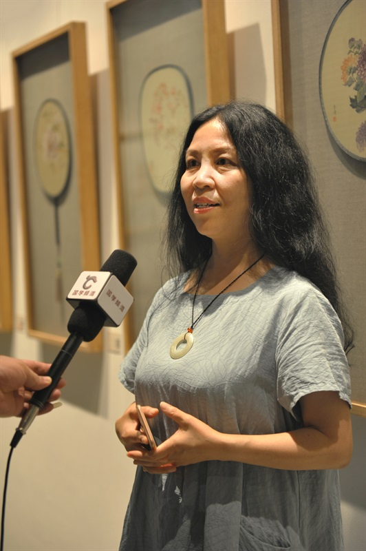 著名画家宋秦晋接受媒体采访