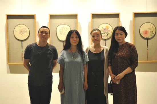 著名画家宋秦晋与到场嘉宾合影