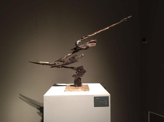 轻舟 25x80x115cm 铜、玉 2015