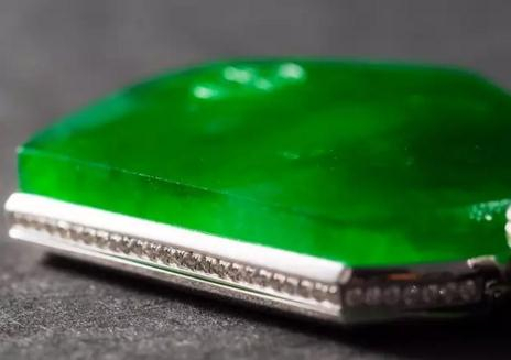 简约的镶嵌设计充满现代气息。