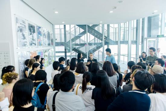 艺术家、策展人导览