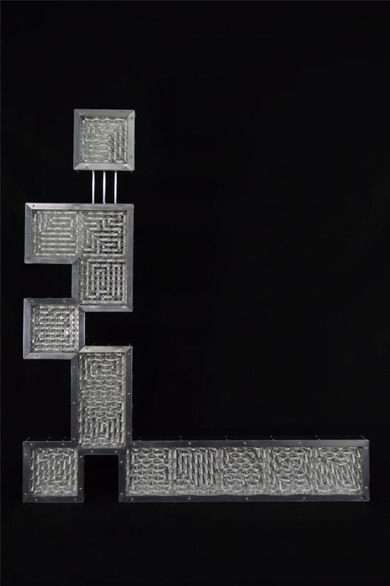 占研 字谜·辶 2017 铝合金型材、铝合金板材、亚克力板材等 132×152×8cm