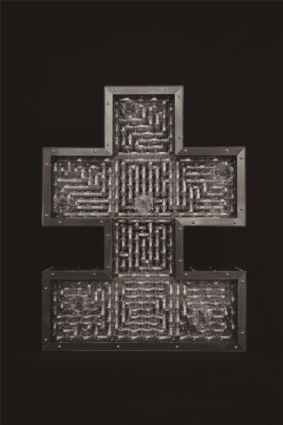 占研 字谜·土 2017 铝合金型材、铝合金板材、亚克力板材等 60×79×20cm