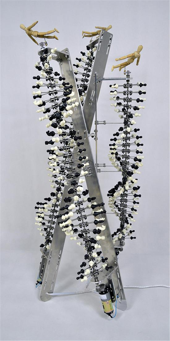 占研 幸运的配对游戏 NO.2 2015 国际象棋、螺丝、螺杆、铝合金板、电机等 50×50×117cm 