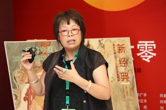 水墨画家姜雪鹰发言