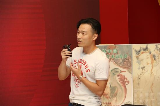 雕塑家王立伟发言