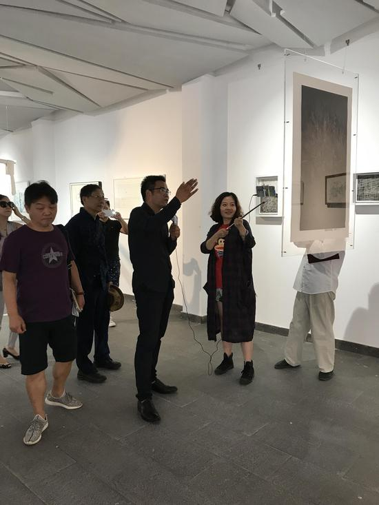 策展人长风现场导览
