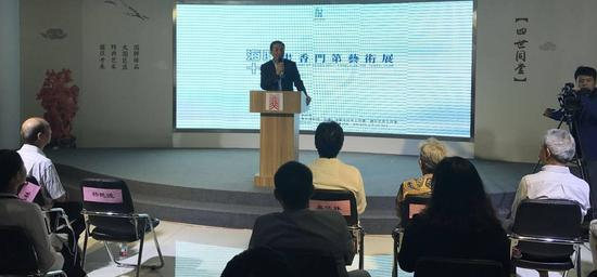 北京工艺美术博物馆馆长杨燕波为开幕仪式致辞