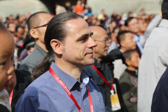 嘉宾埃米尔·阿达麦克