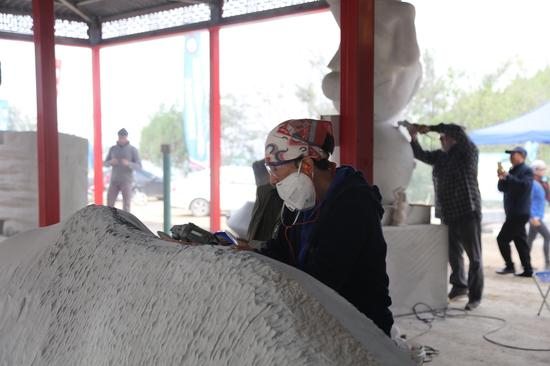 《回声》梁好（美籍华人）